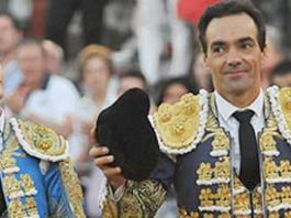 Los sevillanos Daniel Luque y El Cid, improvisado mano a mano en San Miguel. (FOTO: burladero.com)