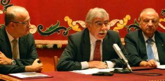 Manuel Brenes, clausurando el congreso hoy en la Maestranza. (FOTO: Javier Martínez)