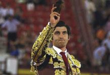 Morante corta una oreja en Murcia Morante, con la oreja cortada esta tarde en Murcia. (FOTO: Verónica Soriano / burladero.com)