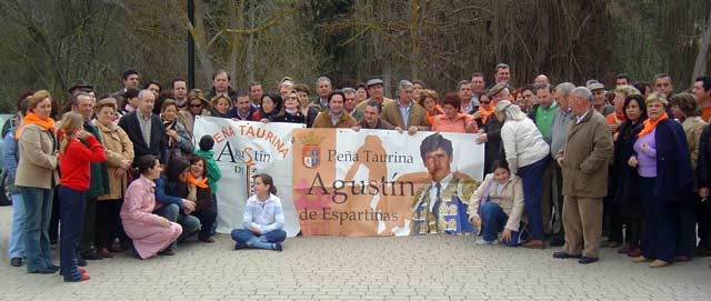 Miembros de la Peña Taurina 'Agustín de Espartinas'.