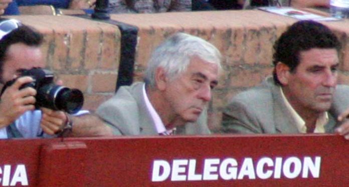 Luis García Caviedes, en el burladero de la Junta de Andalucía en el pasado San Miguel. (FOTO: Javier Martínez)