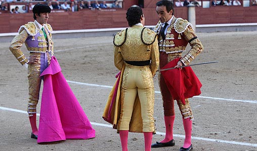 Oliva Soto ha confirmado alternativa hoy en Madrid de manos de El Cid y con Talavante de testigo. (FOTO: Iván de Andrés / burladero.com)