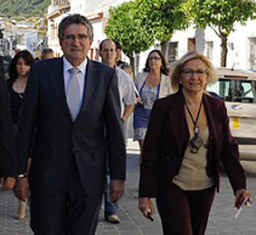 El consejero Luis Pizarro y la delegada Carmen Tovar. (FOTO: Junta de Andalucía)