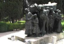 El reposo de los dioses Impresionante mausoleo de Joselito 'El Gallo'.