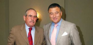 El ganadero Eduardo Miura junto a Felipe Luis Maestro.