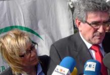 La delegada Carmen Tovar sigue ocultando las actas veterinarias de Zalduendo La delegada de la Junta en Sevilla, Carmen Tovar, junto al consejero Luis Pizarro.
