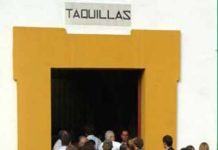 El Apoquinante de Sevilla Colas para sacar abonos y entradas en la Maestranza. (FOTO: Javier Martínez)