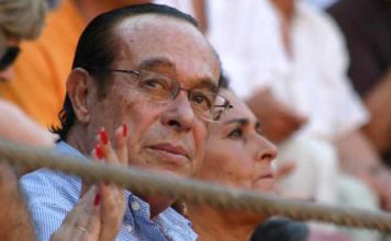 Curro Romero cumple hoy, 1 de diciembre, 77 años. (FOTO: Javier Martínez)