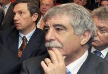 Manuel Brenes o cómo ver el fraude desde la barrera Manuel Brenes, en primer término, está dilapidando la buena imagen que se ganó la Junta de Andalucía bajo el trabajo de José Antonio Soriano, al fondo.