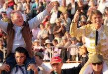 La corrida de El Viso deja un beneficio de 22.000 euros El Cordobés, vitoreado en El Viso el pasado 26 de febrero.