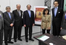 La Junta de Andalucía y los parlamentarios taurinos organizan unas Jornadas en Sevilla (GALERÍA GRÁFICA) Los organizadores y patrocinadores de las Jornadas junto al cartel.