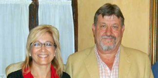 La polémica delegada de la Junta de Andalucía, Carmen Tovar, junto al presidente Gabriel Fernández Rey.