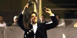 Ventura pasea los máximos trofeos hoy en Toluca. (FOTO: Edgar Mendoza)