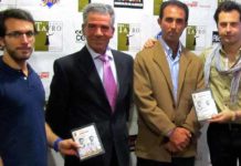Honenaje en Utrera a los picadores José y Juan Bernal Miembros de Tauroutrera junto a Juan y José Bernal.