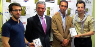Miembros de Tauroutrera junto a Juan y José Bernal.