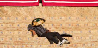 Imagen de los tendidos de sol durante un festejo de la pasada Feria de Abril. (FOTO: Paco Díaz/toroimagen.com)