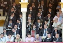 Tejera suena a destiempo La banda de Tejera, en su grada de la Maestranza. (FOTO: Matito)