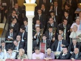 La banda de Tejera, en su grada de la Maestranza. (FOTO: Matito)