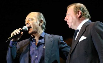 José Manuel Soto, junto con César Cadaval (Morancos) durante el concierto de la Maestranza, (FOTO: Javier Martínez).