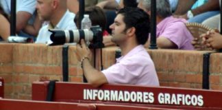 El fotógrafo sevillano Eduardo López. (FOTO: Javier Martínez)