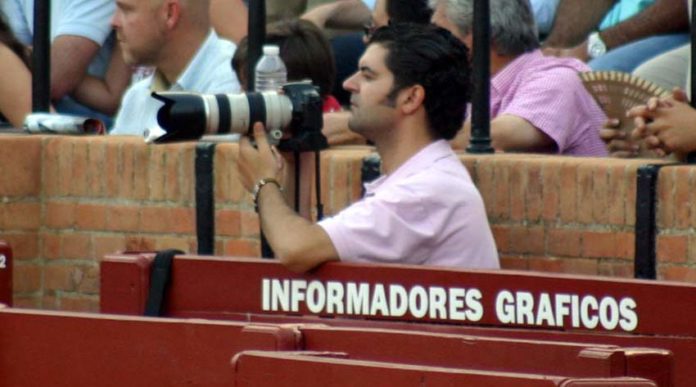 El fotógrafo sevillano Eduardo López. (FOTO: Javier Martínez)