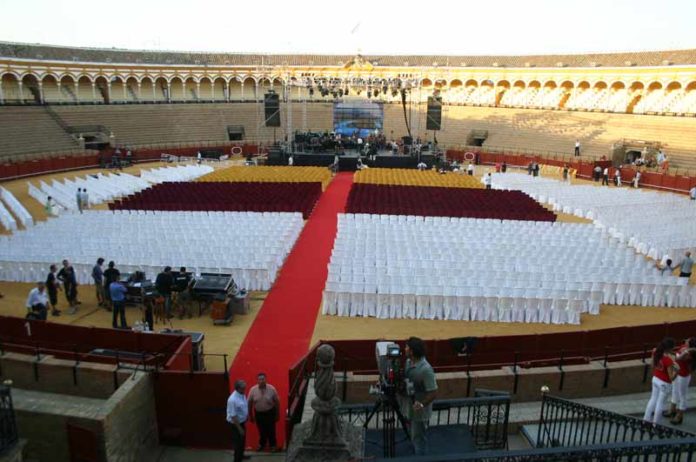 Aspecto que presentaba la plaza de toros de Sevilla antes del concierto de José Manuel Soto. (FOTO: Javier Martínez)