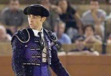 Jesús Márquez: regreso a la vida en la Maestranza El banderillero Jesús Márquez, de nuevo vestido de luces en la Maestranza. (FOTO: Matito)