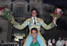 El joven Daniel Araujo triunfa en Lucena El utrerano Daniel Araujo, esta tarde a hombros en Lucena. (FOTO: López-Matito)