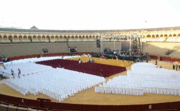 Máximo respeto a la plaza en el montaje del concierto de José Manuel Soto. (FOTO: Javier Martínez)