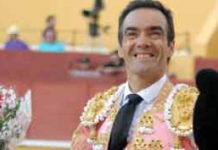 El Cid, Diego Ventura y Daniel Luque, a hombros El Cid, esta tarde en Guadalajara. (FOTO: Gestoarte)