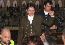 Ventura sigue arrasando Diego Ventura en su salida a hombros esta tarde en Aranda de Duero. (FOTO: mundotoro.com)