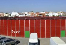 Cerrados los astados para el festival de La Puebla del Río La plaza portátil ya ha quedado instalada en la Puebla del Río.