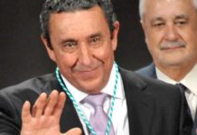 El ganadero Fernando Cuadri, con la Medalla de Andalucía.