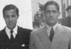 Almensilla, a la derecha, en imagen de época junto a un jovencísimo Manolo Vázquez. (FOTO: ABC de Sevilla)