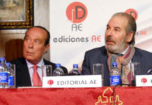 Curro Romero también será homenajeado en el próximo Festival de los Gitanos Curro Romero y Rafael de Paula, juntos en un acto reciente.