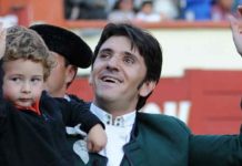 Gesto solidario de Ventura El rejoneador sevillano Diego Ventura.