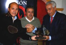 El Sevilla FC premia a Ramón Vila y la ganadería de Cuvillo