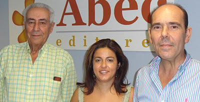 Ramón Vila, Mª José García (de Abec editores) y Víctor García Rayo.