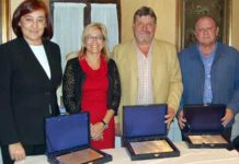 Los presidentes de la Maestranza serán elegidos por los aficionados La delegada de la Junta de Andalucía, Carmen Tovar, en un acto de reconocimiento a la labor de tres de los presidentes que ha nombrado en las últimas temporadas.