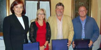 La delegada de la Junta de Andalucía, Carmen Tovar, en un acto de reconocimiento a la labor de tres de los presidentes que ha nombrado en las últimas temporadas.