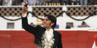 Diego Ventura, con la oreja cortada en Querétaro.