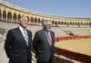 Ramón Valencia y Eduardo Canorea observan el 'cemento' de la plaza. (FOTO: Arjona/Toromedia)