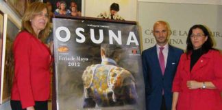 José Luis Peralta presenta el cartel de la Feria de Osuna. (FOTO: Eduardo Porcuna)