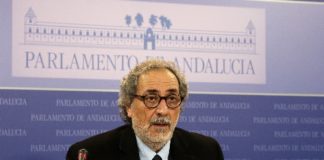 José Chamizo ha presentado en sus dos últimos Informes ante el Parlamento de Andalucía (2010 y 2011) la negativa de la Junta de Andalucía a acatar sus Resoluciones a favor de SEVILLA TAURINA.