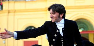 Diego Ventura, a hombros de la plaza de Jerez. (FOTO: Carlos Núñez/Toromedia)