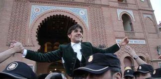 Diego Ventura, en su décima salida a hombros de Madrid esta tarde. (FOTO: las-ventas.com)