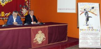 Eduardo Canorea y Ramón Valencia explicando el final de temporada en Sevilla. (FOTO: Romero/lamaestranza.es)