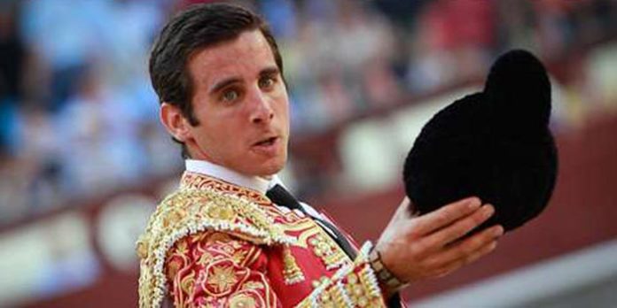 Juan Ortega saludando en Las Ventas hoy. (FOTO: las-ventas.com)