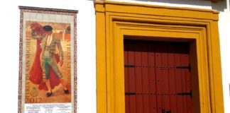 El cartel de San Miguel, con la gran lámina dedicada a la figura de Joselito 'El Gallo'. (FOTO: Javier Martínez)