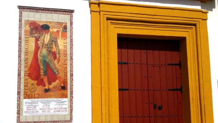 El cartel de San Miguel, con la gran lámina dedicada a la figura de Joselito 'El Gallo'. (FOTO: Javier Martínez)